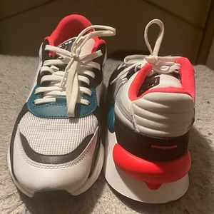 Puma tennis shoes